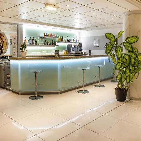 尼斯海滨酒店 4*