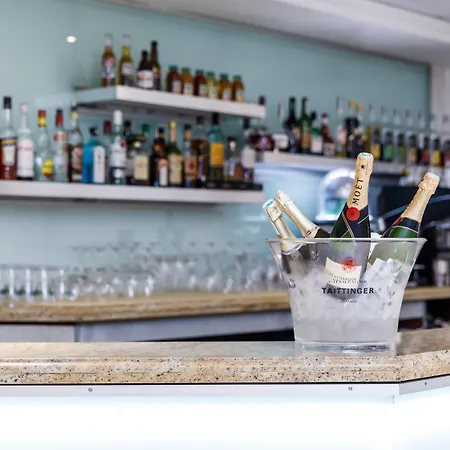 尼斯海滨酒店 4*
