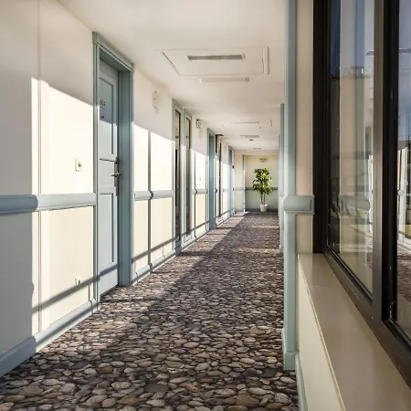 Riviera Отель 4*