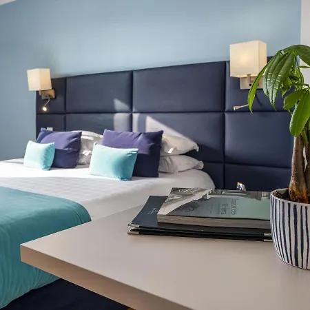 Отель Riviera 4*