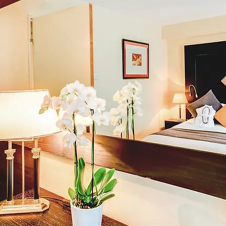 Отель Riviera 4*