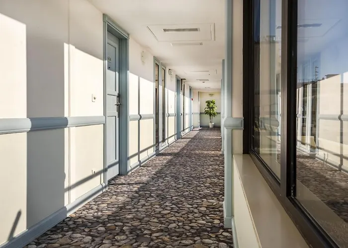 Riviera Ξενοδοχείο 4*